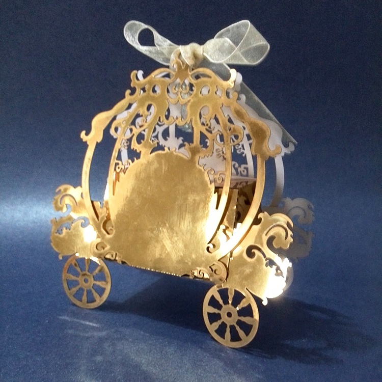 Bomboniere (2 Pezzi) – Scatolina A Forma Di Carrozza Con Angeli, Plastica Rigida, 10x9 Cm, Per Cerimonie E Segnaposti