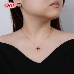 Proveedor Mayorista de Conjuntos de Collar y Pendientes de Latón Chapado en Oro de 18K con Diseño de Lazo y Corazón con Circonita, para Mujeres y Niñas, para Bodas y Fiestas - Product Image 3