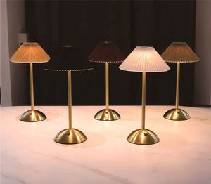 โคมไฟตั้งโต๊ะโดยรอบพับได้ตามหลักสรีรศาสตร์พร้อมระบบควบคุมแบบสัมผัสอายุแบตเตอรี่ยาวนานป้องกันดวงตาและไม่มีแสงสีฟ้าสำหรับการเรียน/ทำงาน - Product Image 2