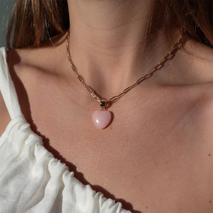 Nuevo estilo de moda para mujer, joyería de piedra chapada en oro PVD de 18 quilates, collar con colgante de fruta de cereza roja para fiesta de mujer - Product Image 2