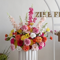 Ensemble d'arrangements floraux artificiels avec colonne de piédestal, décor de toile de fond de scène de mariage en fausse soie, fleurs de sol personnalisées pour événements