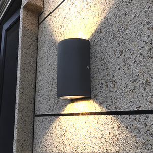 Lámpara de Pared Moderna para Exteriores, Impermeable, con Doble Luz Ascendente y Descendente, para Escaleras, Villas, Balcones y Puertas Principales - Product Image 1