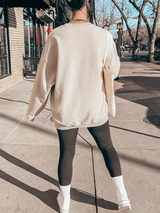 Nuovi Arrivi in Vendita: Felpa da Donna Personalizzata con Logo e Lettere, Stile Universitario Oversize con Collo Tondo - Product Image 3
