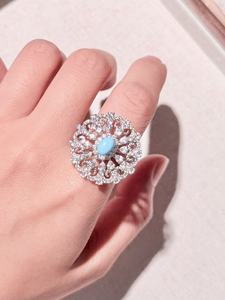 Anillo UM Jewelry 925 de plata con zafiro azul cultivado en laboratorio y circonita blanca, estilo Versailles, para uso diario unisex. - Product Image 2