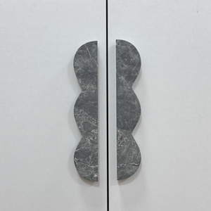 Poignée de porte et de tiroir en marbre travertin beige Calacatta Viola vintage de luxe, à motif festonné, pour utilisation dans les armoires, décoration intérieure - Product Image 4