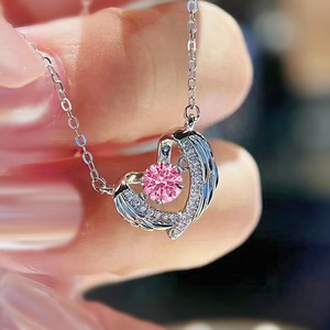 Collana con Ciondolo a Cuore Rosa, Placcata Argento, in Lega di Zinco, con Pietra Sintetica Taglio Rotondo, Catena a Maglia Box, Gioiello Romantico da Donna - Product Image 1