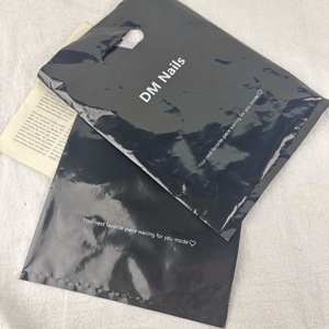 Wholesale New Style Die Cut Bags Eco-friendly Custom Design Shopping Plastic Gift Bags With Logo