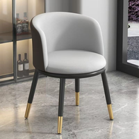 Chaise de salle à manger moderne et minimaliste OEM avec dossier en cuir PU, chaise de dîner stable et design durable, style luxe léger