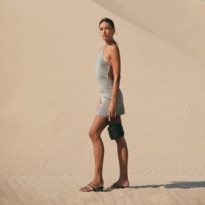 ชุดเดรสลำลองลายดอกไม้สำหรับฤดูร้อนขายส่ง ชุดมินิเดรสแบบเปิดหลัง - Product Image 3