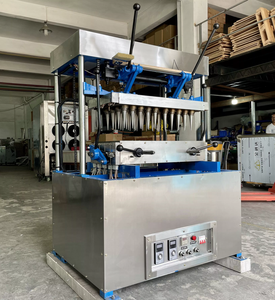 Petite machine à cônes à glace verticale commerciale, semi-automatique, électrique, équipement de fabrication de cônes à gaufres - Product Image 2
