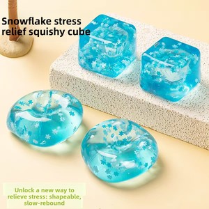 Jouet à presser en forme de cube de maltose, blocs de flocons de neige en plastique souple à rebond lent, gadget de décompression ultime pour soulager le stress - Product Image 6