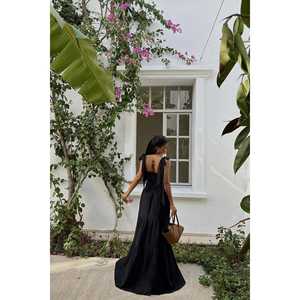 Robe longue élégante vintage noire à bretelles, en spandex translucide à motif floral, avec doublure unie, pour femmes, tailles XS à XL, idéale pour les fêtes de jour et les vacances. - Product Image 1