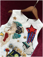 Robe courte trapèze perlée imprimé chat, élégante et luxueuse, confectionnée avec soin, style streetwear, sensation de luxe, idéale pour l'été