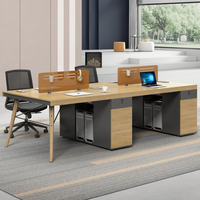 Ensemble de meubles de bureau en bois nouvellement conçu Les bureaux de bureau du personnel peuvent être combinés Table du personnel avec plusieurs bureaux