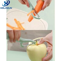Éplucheur de légumes manuel en acier inoxydable de couleur personnalisée avec poignée ergonomique antidérapante pour éplucher les carottes et les pommes de terre