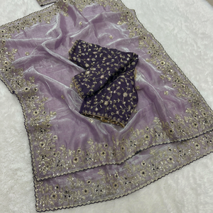 Sari en soie violette avec broderie dorée et travail de sequins, pallu et chemisier cousus pour les occasions de mariage et de fête Diwali - Product Image 1