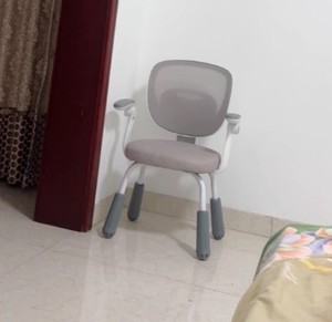Silla de Estudio Ajustable para Niños con Reposabrazos, Silla de Cuatro Patas con Respaldo para Corrección de Postura - Product Image 5