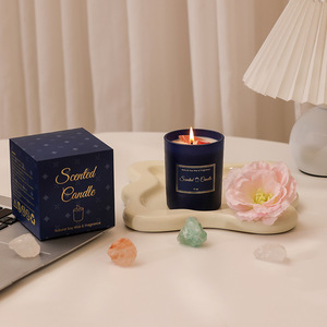 Set de regalo de velas aromáticas en vidrio: Un set de regalo sofisticado con velas aromáticas en forma de vidrio y fragancia duradera. - Product Image 4