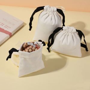 Sac à bijoux en coton avec cordon de serrage, imprimé avec un logo personnalisé, écologique, petit sac cadeau en toile, emballage en mousseline naturelle pour bijoux - Product Image 6