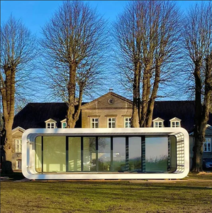 Villa moderne étanche en forme de cabane avec balcon et terrasses, structure en acier, idéale pour les parcs, les <span class=keywords><strong>vacances</strong></span>, le camping ou l'utilisation en bureau - Product Image 2