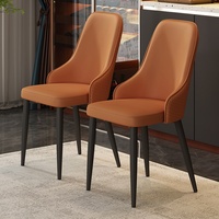 Chaise de salle à manger moderne nordique avec structure en acier et revêtement en cuir, dossier haut et accoudoirs, pour hôtel et restaurant