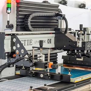 Nouvelle machine d'impression sérigraphique à rouleaux automatique à grande vitesse, lit plat pour les autocollants de vélo, les étiquettes de transfert thermique, le vin - Product Image 4