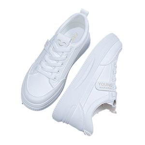 Chaussures blanches pour femmes 2025 Nouvelles chaussures de voyage à semelle souple en PU artificiel respirantes antidérapantes à lacets avant, baskets de sport - Product Image 5