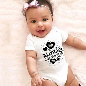 Body Estivo a Maniche Corte in Puro Cotone per Neonati 0-1 Anni Unisex con Motivo a Cuori e Scritta 'My Auntie Loves Me' - Product Image 1