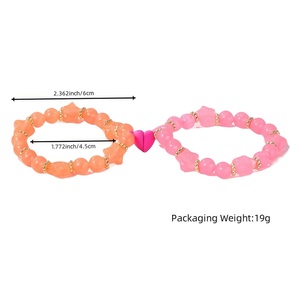 Venta al por mayor de color caramelo con cuentas BFF pulsera conjunto de 2 piezas pulsera de corazón magnético para amigos - Product Image 3