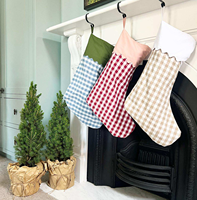 Chaussettes de Noël personnalisables élégantes à carreaux avec bord festonné, sacs cadeaux en tissu monogrammés sur mesure pour la famille, vente en gros