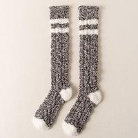 Chaussettes de nuit longues en polaire corail épaissie pour femme, tricotées, écologiques, au-dessus du genou, motif dessin animé, chaudes pour l'hiver et la maison