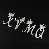 Pendentif Couronne Personnalisé en Argent 925 avec Moissanite VVS Incrustée, Lettres Cursives Initiales (26 Lettres) – Vente en Gros Hip-Hop
