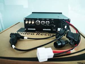 Enregistreur vidéo mobile MNVR4104-GFWI 4 canaux POE H.265 1 HDD/<span class=keywords><strong>SSD</strong></span> AI - Product Image 2