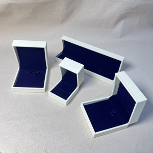 Factory Wholesale Custom White Leather Jewelry <b>Box</b> With Logo For Ring Bracelet Pendant Necklace <b>Earring</b>,Luxury Jewelry <b>Gift</b> <b>Box</b> - Product Image 1
