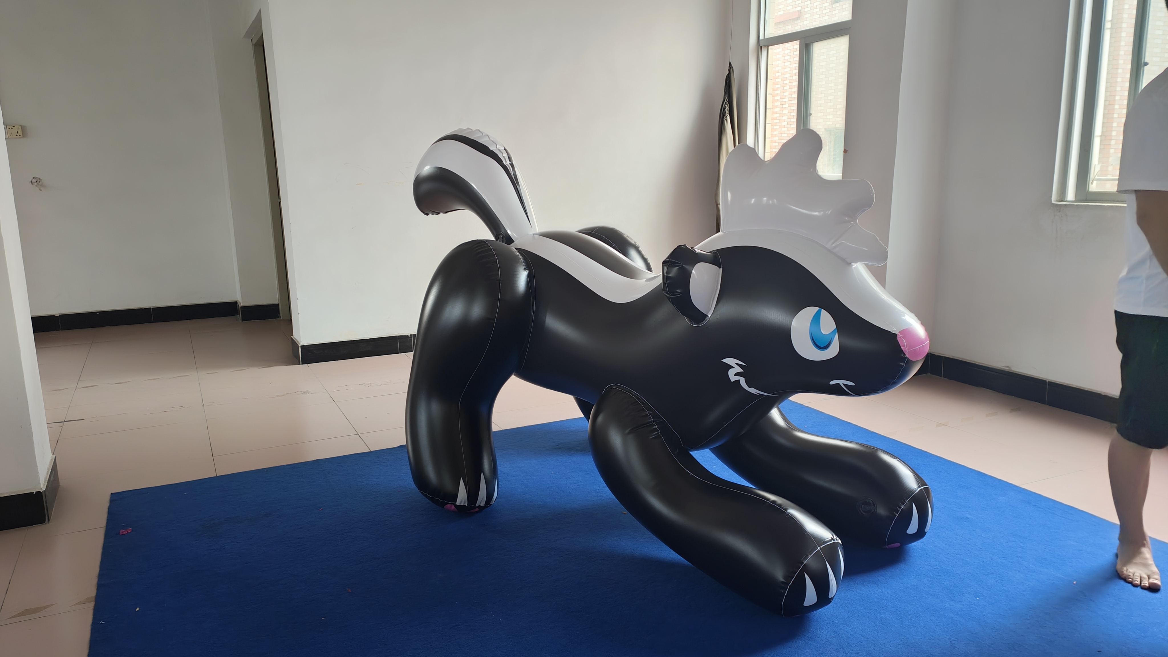 Customize PVC Inflatable Skunk for Advertising Purposes