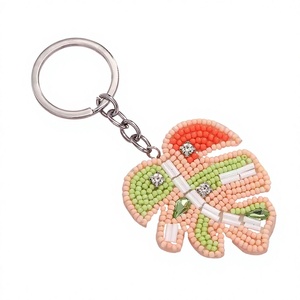 Porte-clés Feuille de Monstera en Acier Inoxydable Perlé, Anneau Tressé Tendance, Forme Irrégulière Mignonne, Artisanat en Résine, Mousqueton pour Femme - Product Image 2