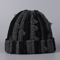 Gorro de calavera desgastada para mujer al por mayor, gorro de invierno de punto grueso de ganchillo para ropa de calle, gorros de Hip Hop con etiqueta colorida personalizada