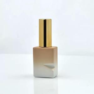 Envase de Vidrio Cuadrado de Alta Gama para Esmalte de Uñas, Frasco de 10 ml para Esmalte de Uñas con Color Progresivo - Product Image 6