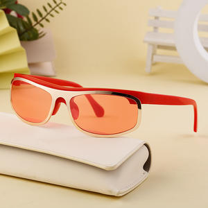 แว่นกันแดด Y2K แบบปรับแต่งได้สำหรับผู้หญิง UV400 ป้องกันแสงสะท้อน เลนส์ PC ระดับ 2 ป้องกันแสงแดดสำหรับปั่นจักรยาน ดีไซน์ทันสมัย กรอบสีแดง - Product Image 1
