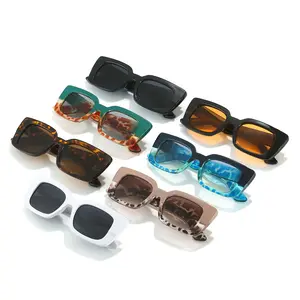 Kacamata hitam kotak wanita 7 warna uniseks UV400, kacamata hitam Retro Punk macan tutul