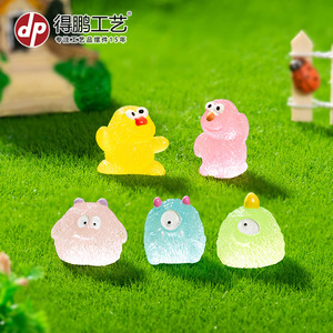ของตกแต่งมอนสเตอร์การ์ตูนจิ๋วน่ารักเรืองแสงในที่มืด ชุด DIY ของตกแต่งแบบสุ่ม ของประดับตกแต่งรถยนต์และโต๊ะทำงาน - Product Image 4