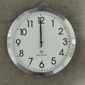 Yüksek kaliteli metal basit tasarım sessiz yuvarlak moda alüminyum duvar saati özel logo