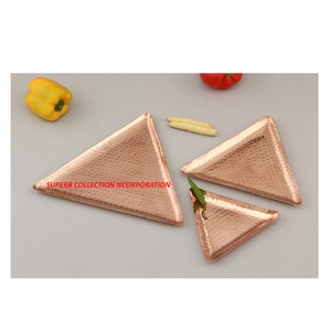 ถาดโชว์อาหารทรงสามเหลี่ยมแบบตั้งโต๊ะทำจากโลหะสุดหรูสำหรับออตโตมาน - Product Image 1