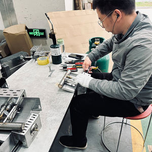 Hornos para Asar con Leña con Piedra, <span class=keywords><strong>Horno</strong></span> de <span class=keywords><strong>Pizza</strong></span> Italiano de Alta Calidad de 17 Pulgadas con Kit de Quemador de <span class=keywords><strong>Gas</strong></span> Giratorio - Product Image 4