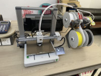 Impresora 3D FDM Bambu Lab A1 de Alta Velocidad, Conexión USB Automática, Garantía de 1 Año, Material de Impresión PLA, Volumen de Construcción de 256x256x256 mm