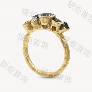 LOZRUNVE 925スターリングシルバー ジルコン 18金ゴールドプレーテッド バーメイル ハンマードベゼル ブルークリスタルリング - Product Image 5