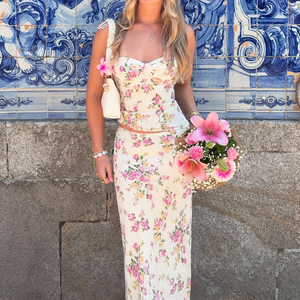 2026 ชุดเซ็ตสองชิ้นลายดอกไม้สำหรับผู้หญิงฤดูร้อนใหม่ เสื้อครอปเวสต์ผูกเอวและกระโปรงยาวปานกลาง Y2 สไตล์วันหยุดแสนโรแมนติก - Product Image 3