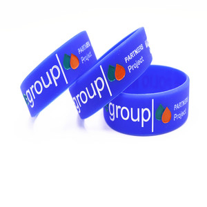 Pulsera de silicona de orgullo mixto de seis colores a la moda, color arcoíris de 1 pulgada lleno de pulseras grabadas para promociones - Product Image 5