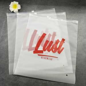 Bolsa de Plástico para Camisetas con Cierre Hermético de PVC Esmerilado Impresa Personalizada - Product Image 3