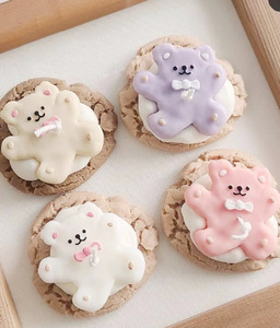 เทียนหอมรูปคุกกี้หมีเนย ขายส่งยอดนิยม ของขวัญสำหรับเด็ก วันวาเลนไทน์ - Product Image 1